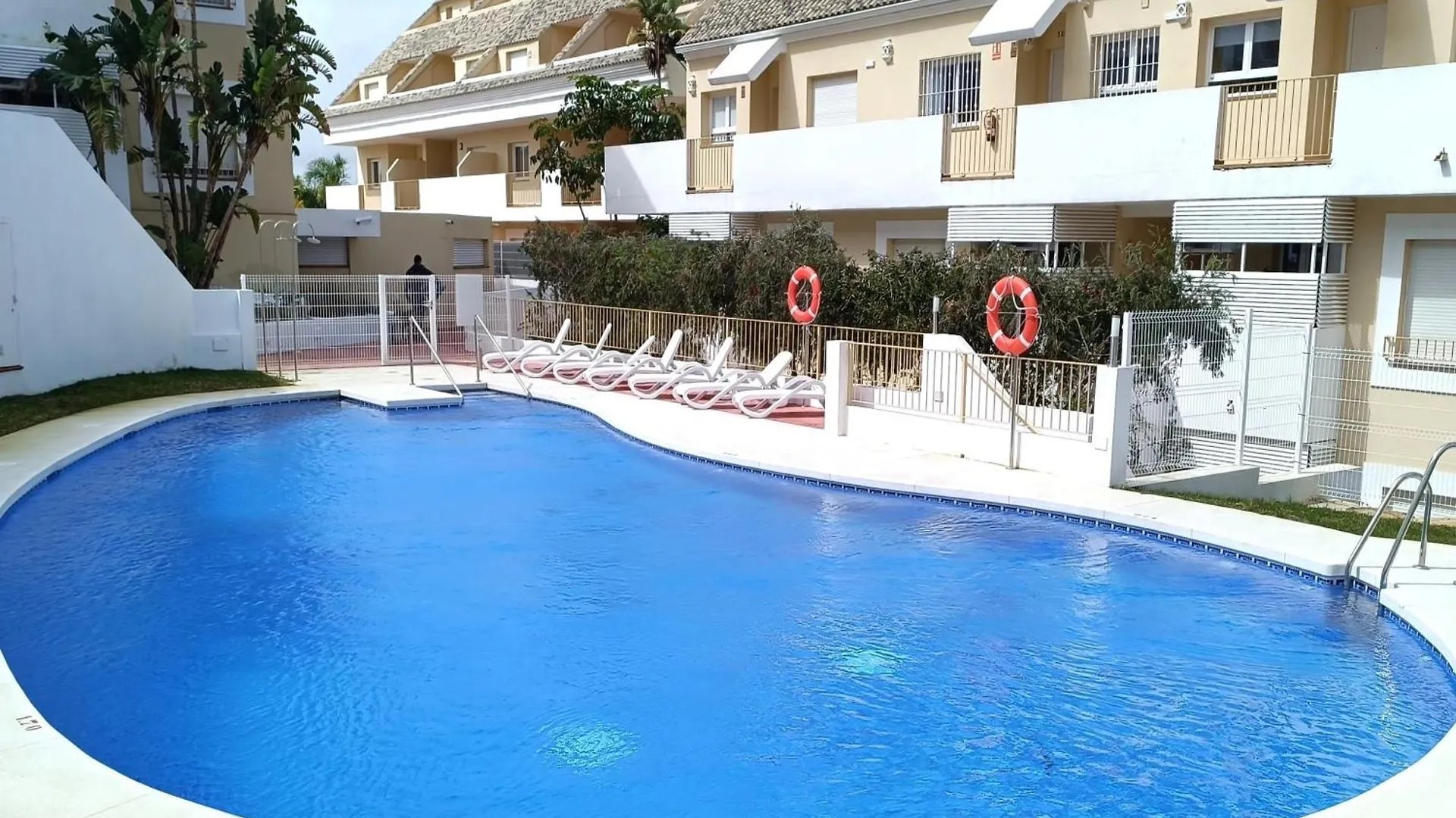 Apartamento Amplio, Comodo Y Familiar En Duquesa Hills Манилва