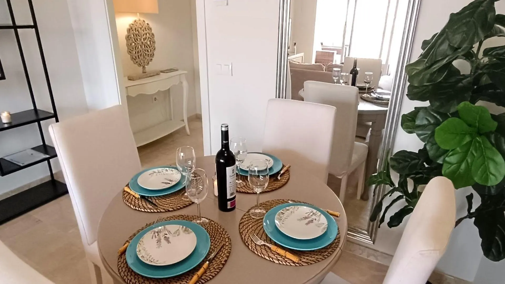 Apartamento Amplio, Comodo Y Familiar En Duquesa Hills Манилва 0*,