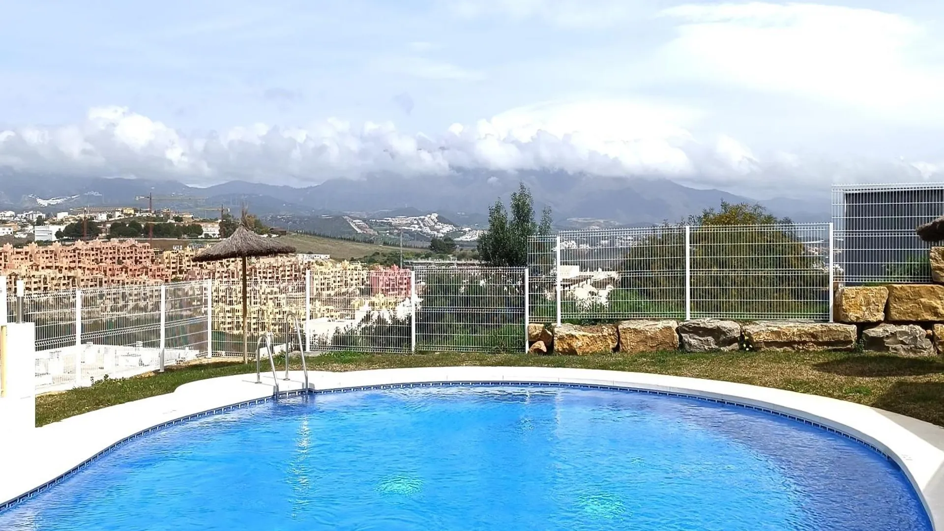 Apartamento Amplio, Comodo Y Familiar En Duquesa Hills Manilva